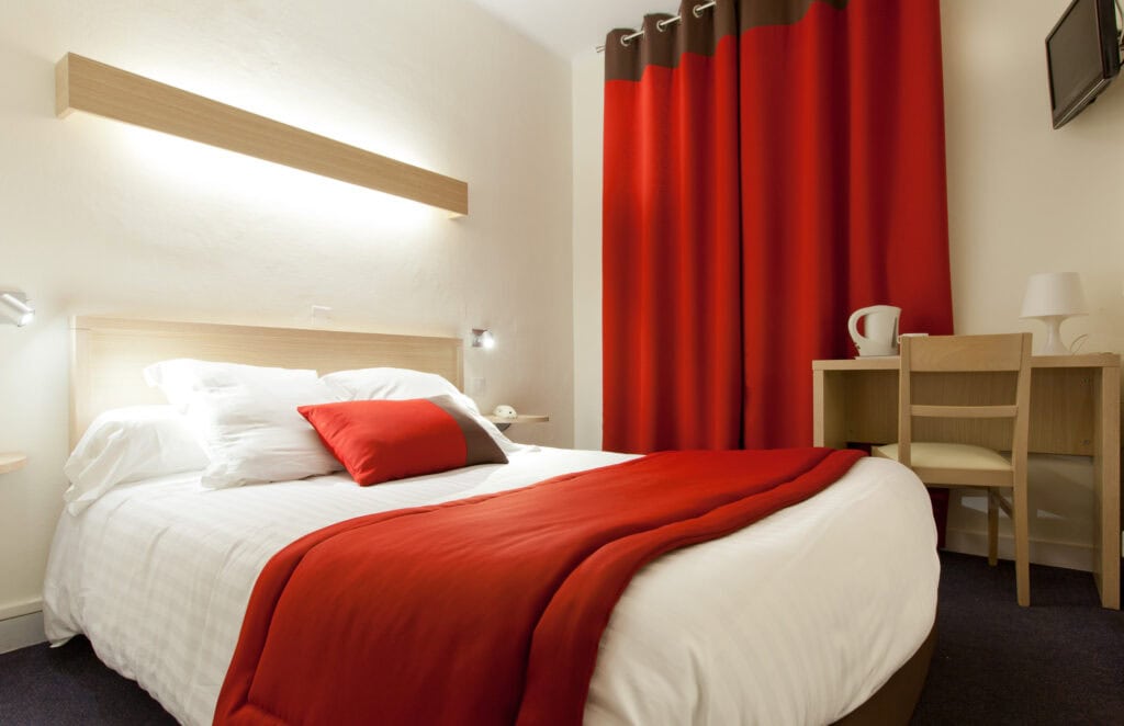 Photo d'une chambre double à l'Hôtel Chateaubriand à Nantes.